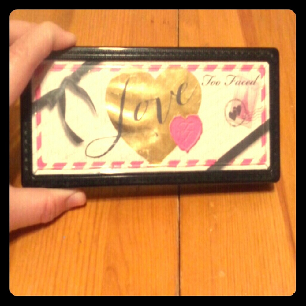 Too faced passionately pretty eyeshadow